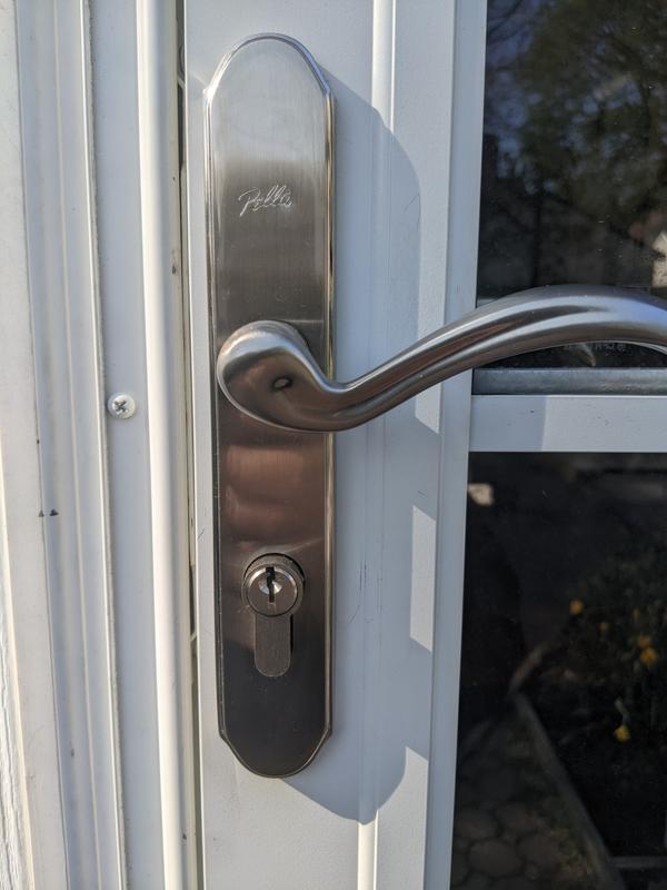 Pella Select Black Lockable Storm Door Handleset in the Screen Door & Storm Door  Handles department at