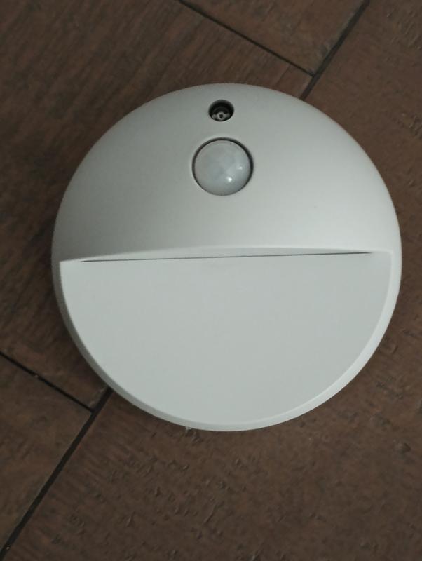 Utilitech White LED Motion Sensor Auto On/Off Night Light NL-CIRC-PI2-1 ...