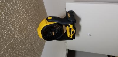 DEWALT 11 in. Corded/Cordless Jobsite Fan | Lowe's Canada