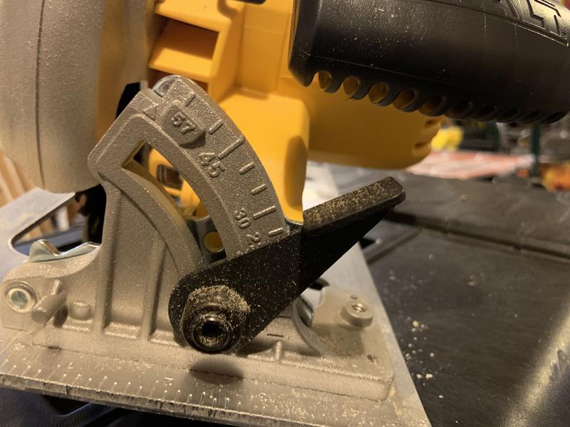 Dewalt power detect circular saw hot sale