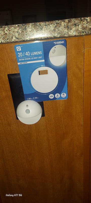 Utilitech White LED Motion Sensor Auto On/Off Night Light NL-CIRC-PI2-1 ...