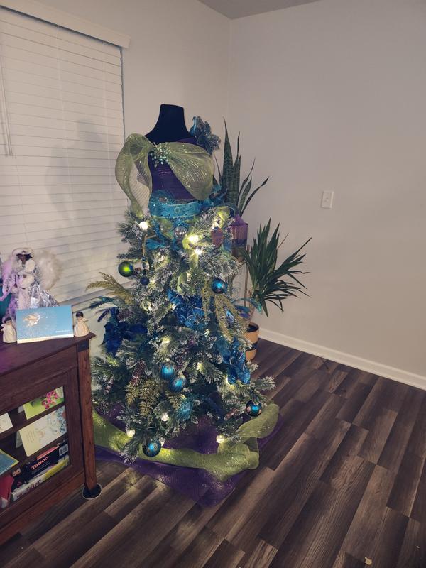 Holiday Living LED 5.5-ft Mannequin Bust Tree with Pine cones and Bow at