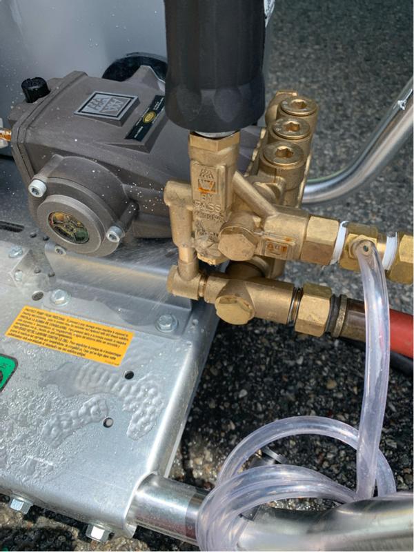 SIMPSON 49-State WaterBlaster 4400 PSI 4-GPMs Cold Water Gas SIMPSON 49-State WaterBlaster 4400 PSI 4-GPMs Cold Water Gas