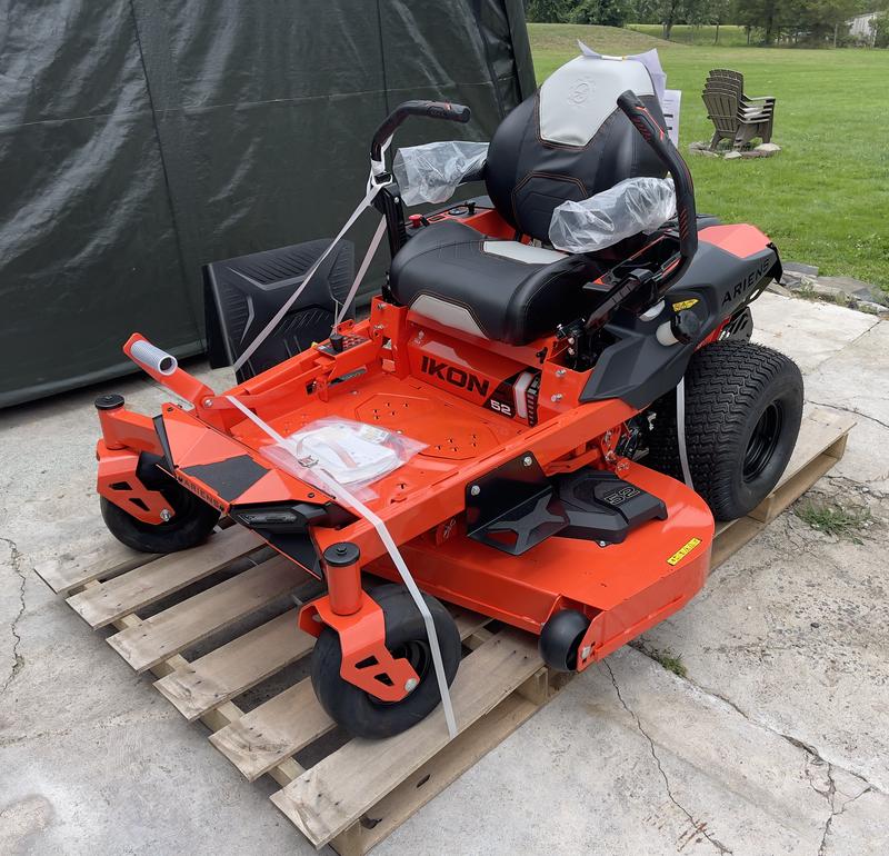 Ariens Ikon 52 in 23 HP V twin Gas Zero turn Riding Lawn Mower in