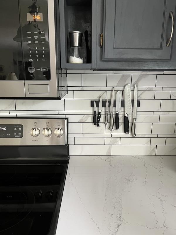 Peel&Stick Mosaics Manhattan Marble Gray and White 12-in x 13-in Matte Metal Linear Marble Look Peel and Stick Wall Tile (0.969-sq. ft/ Piece)