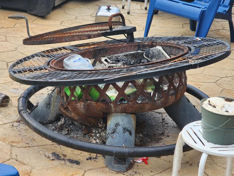 MASTER FORGE 47.24-in W Black Steel Wood-Burning Fire Pit in the Wood-Burning  Fire Pits department at Lowes.com