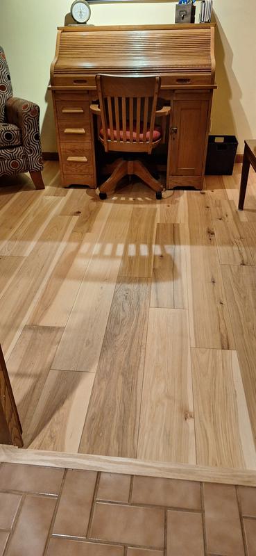 Bruce Forest Rain Woodsy Winter White Oak 7-7/16-in W x 1/4-in T x Varying Length Wirebrushed Waterproof Engineered Hardwood Flooring (15.54-sq ft / Carton)
