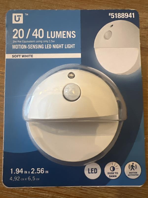 Utilitech White LED Motion Sensor Auto On/Off Night Light NL-CIRC-PI2-1 ...