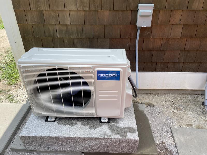 MRCOOL 18000-BTU 230-Volt 20 SEER 750-sq ft Smart Ductless Mini Split Air  Conditioner and Heater with 25-ft Installation Kit at Lowes.com