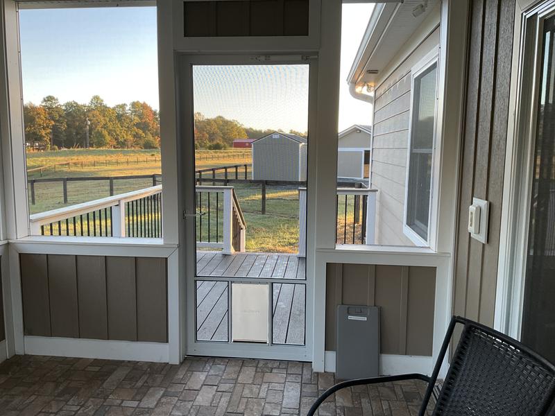 LARSON Pet Breeze Universal reversible Hinged Screen door 32-in x