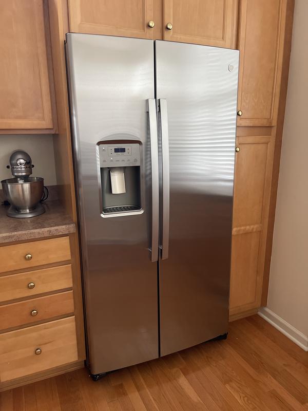 GE 21.8-cu ft Counter-depth Side-by-Side Refrigerator with GE 21.8-cu ft Counter-depth Side-by-Side Refrigerator with