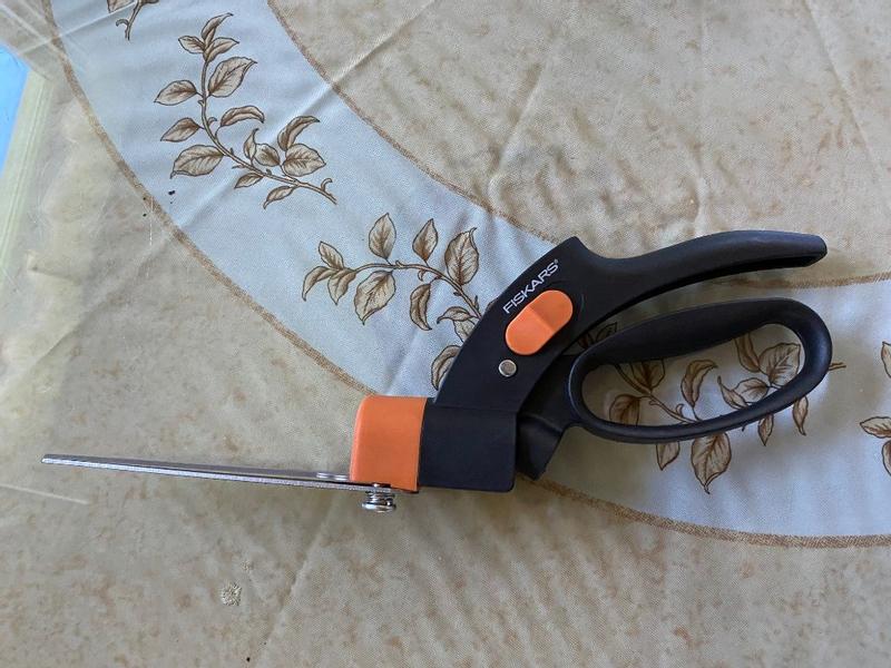 Fiskars Shear Ease Grass Shears - Black