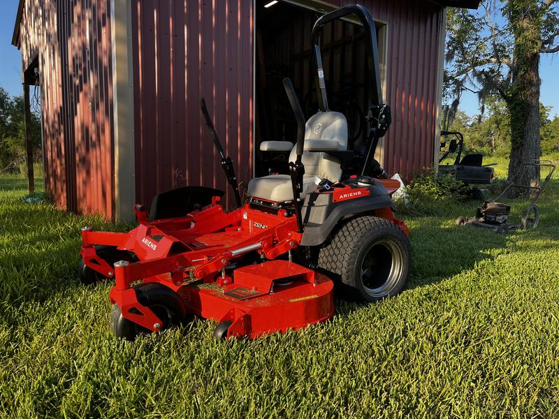 Ariens ZENITH 60-in 23.5-HP V-twin Gas Zero-turn Riding Lawn Ariens ZENITH 60-in 23.5-HP V-twin Gas Zero-turn Riding Lawn