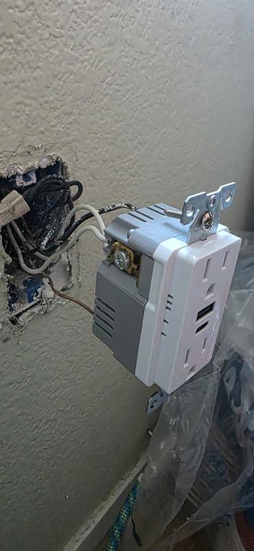 Eaton 15-Amp 125-volt Tamper Resistant Residential/Commercial Decorator ...
