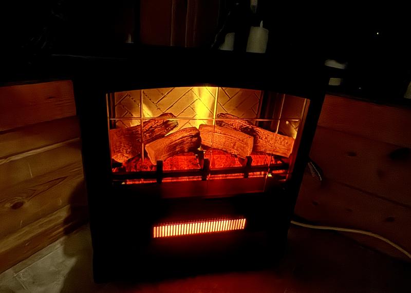 Country Living 24-in W WiFi Black Free standing Infrared quartz Flat ...