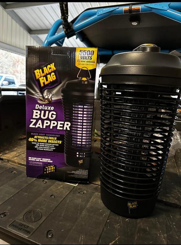 Black Flag 2000-Volt 1/2 acre Bug Zapper Insect Killer, Includes