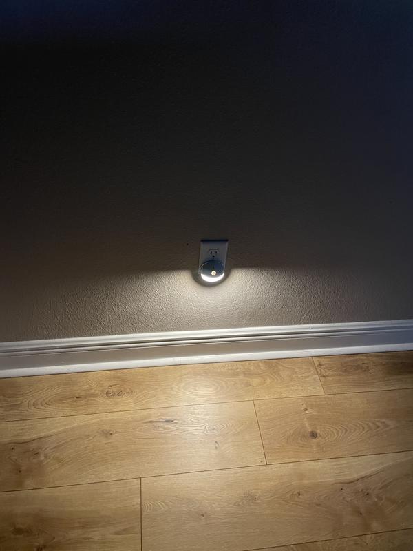 Utilitech White LED Motion Sensor Auto On/Off Night Light NL-CIRC-PI2-1 ...
