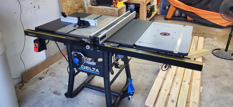 Delta table deals saw lowes