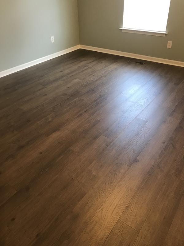 Pergo Pro +WetProtect Silo Oak 10-mm Waterproof Laminate Flooring