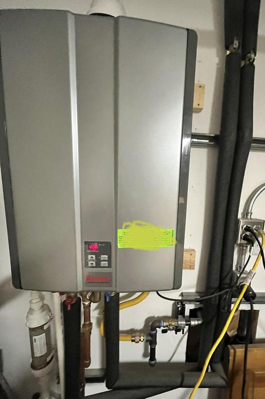 Rinnai Super High Efficiency Plus 9.8-GPM 199000-BTU Indoor Natural Gas  Tankless Water Heater in the Water Heaters department at Lowes.com