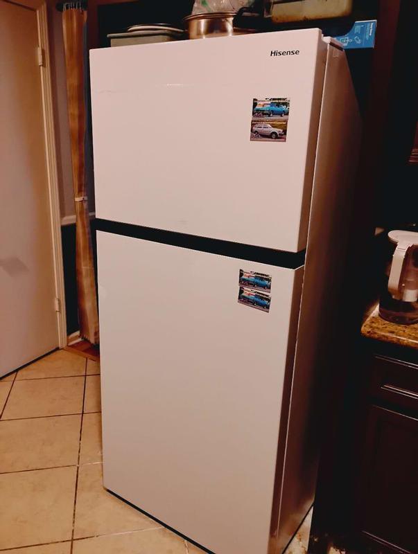Shop Hisense Hisense 18-cu ft Top-Freezer Refrigerator & Gas