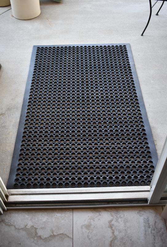 Project Source 3-ft x 3-ft Interlocking Black Rubber Rectangular Indoor or  Outdoor Anti-fatigue Mat in the Mats department at