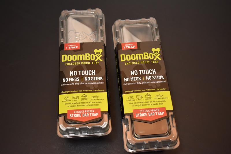 DoomBox Enclosed Mouse Traps, Indoor/Outdoor, Odorless, Safer For  Kids/Pets/Plants, 2-Pack, Recommended for Mice/Rodents, Tunnel Trap at