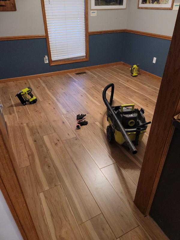 Style Selections Lawrenceville Hickory 12-mm T x 8-in W x 48-in L Wood Plank Laminate Flooring (15.94-sq ft / Carton)