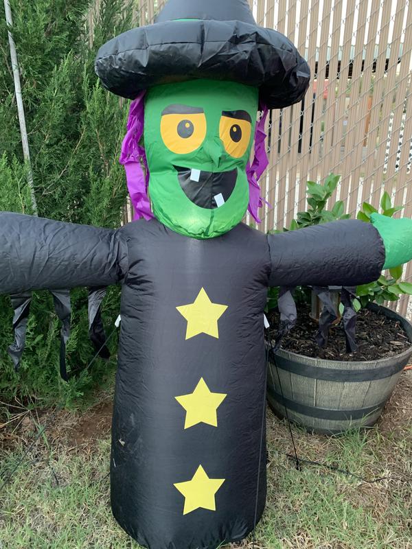 SUPERHUNTER 4-ft Lighted Witch Inflatable JLB-EDL-EL01322 at Lowes.com