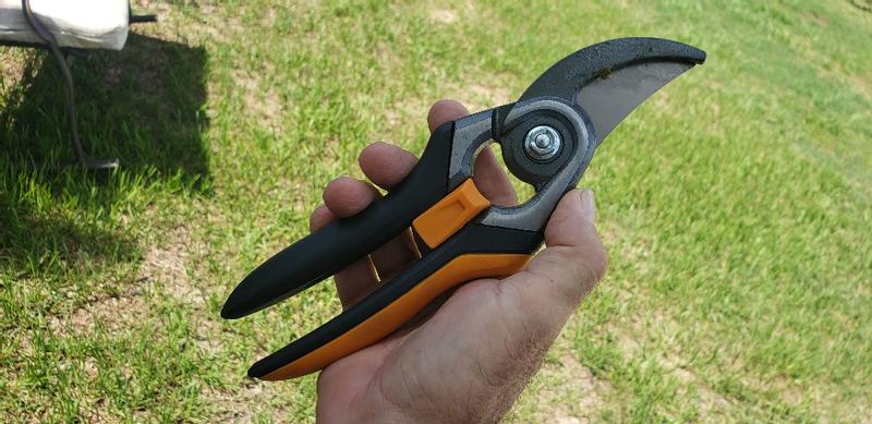 Steel Blade Bypass Pruner With Replaceable Blade מספריים חשמליות