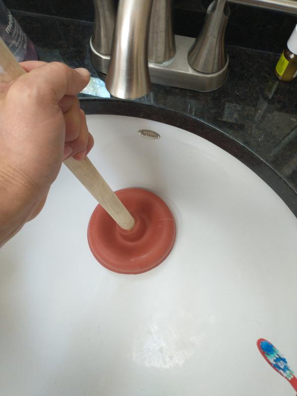 Project Source 5.31-in Red Rubber Plunger with 18-in Handle 7505653L at ...