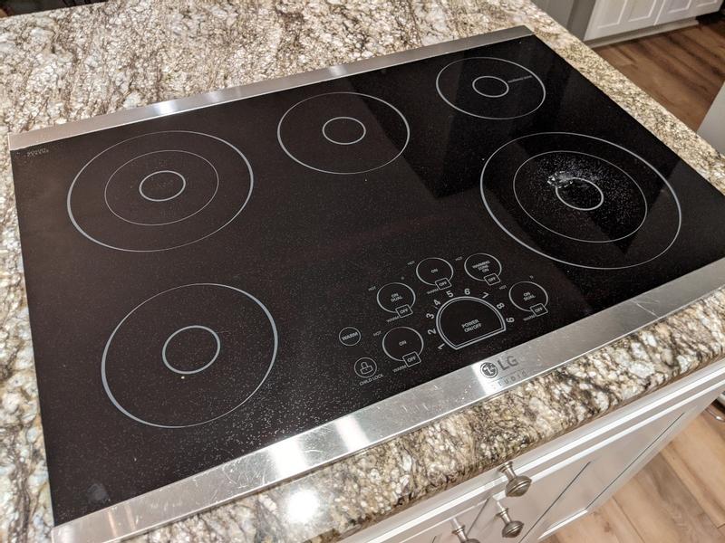 LG 30-in 5 Burners Smooth Surface (Radiant) Black Electric Cooktop