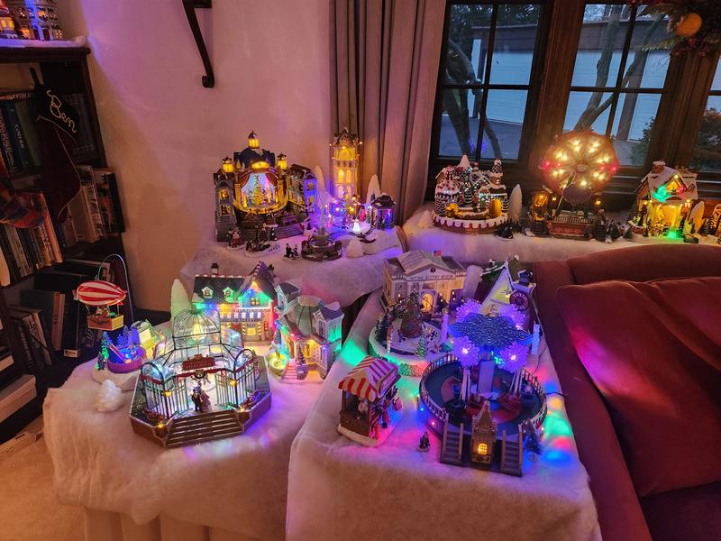 Carole Towne CT Devon Bakery Lighted Village scene in the