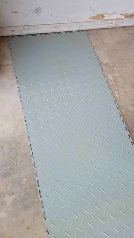 Perfection Floor Tile 20-1/2-in x 20-1/2-in Diamond PVC Locking 