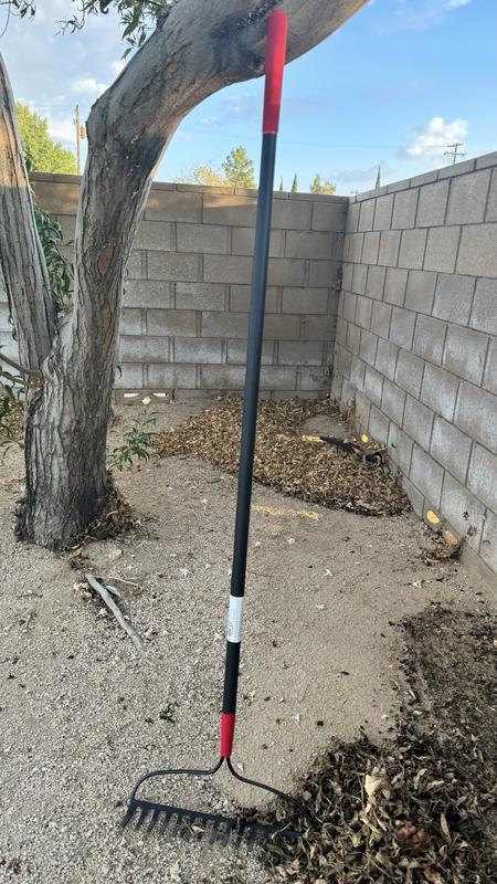 Razor-Back 66.5-in L Fiberglass-Handle Steel Garden Rake 63184 at