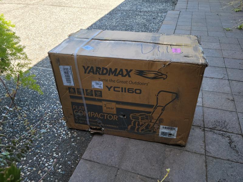 Compactadora de placas Yardmax. Con una fuerza compactadora de 1 850 lb,  2500 lb y 3000 lb., 1