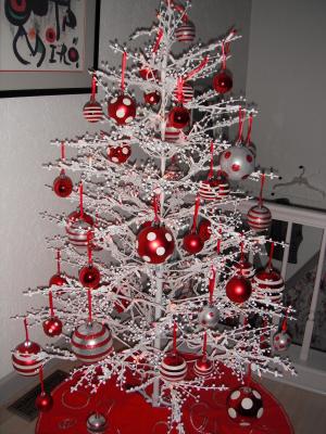 GE 5-ft Pre-lit White Artificial Christmas Tree with Incandescent