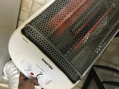 PELONIS Up to 1500-Watt Infrared Quartz Compact Personal Indoor Electric  Space Heater with Thermostat at Lowes.com
