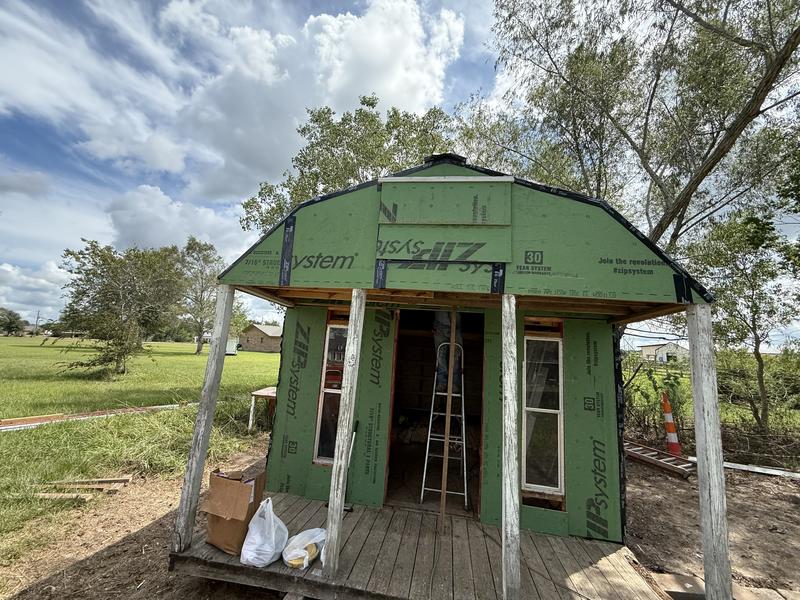 ZIP System 7/16-in x 4-ft x 8-ft Square OSB Sheathing in the