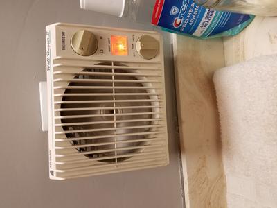 Seabreeze Convection Compact Electric Space Heater with Thermostat in the  Electric Space Heaters department at Lowes.com