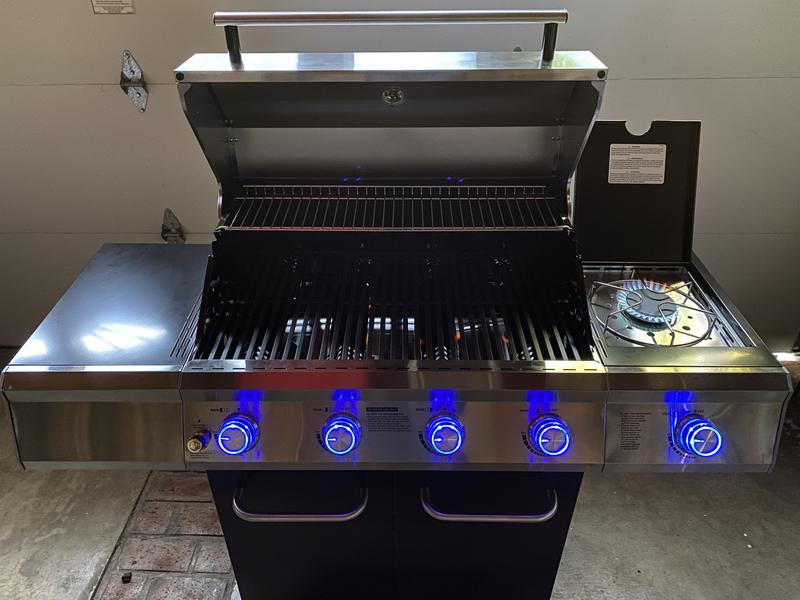 Monument Stainless Steel 4-Burner Liquid Propane Gas Grill with 1 Side  Burner in the Gas Grills department at