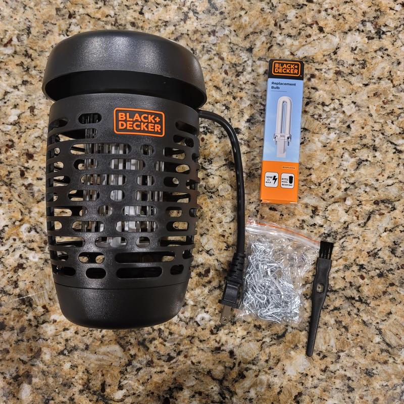 Black and Decker 1/2 Acre Hanging Bug Zapper w/extras