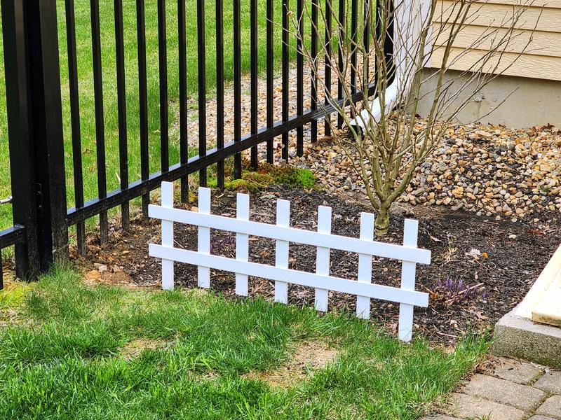 18 in. H 36 in. W White Wood Picket Garden Fence