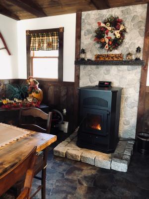 Summers Heat 2200-sq ft Pellet Stove with 120-lb Hopper (EPA Approved) in  the Pellet Stoves department at Lowes.com