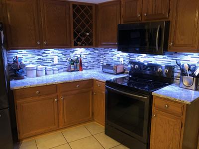 Black & Decker PureOptics™ LED Under Cabinet Puck Light Kit Warm