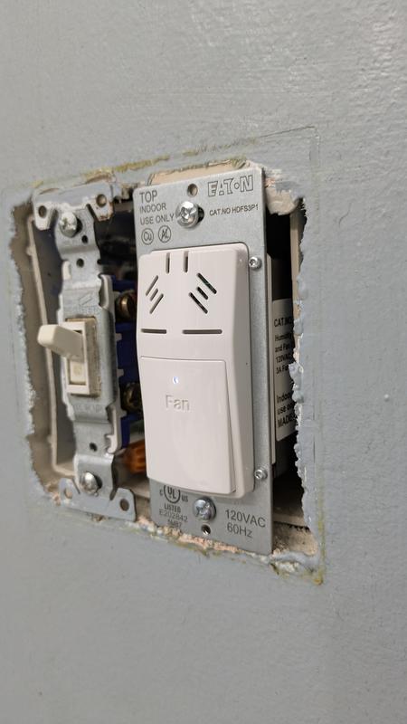 Eaton Plastic Bath Fan Humidity Sensor HDFS3P1-W-KB-LW at Lowes.com