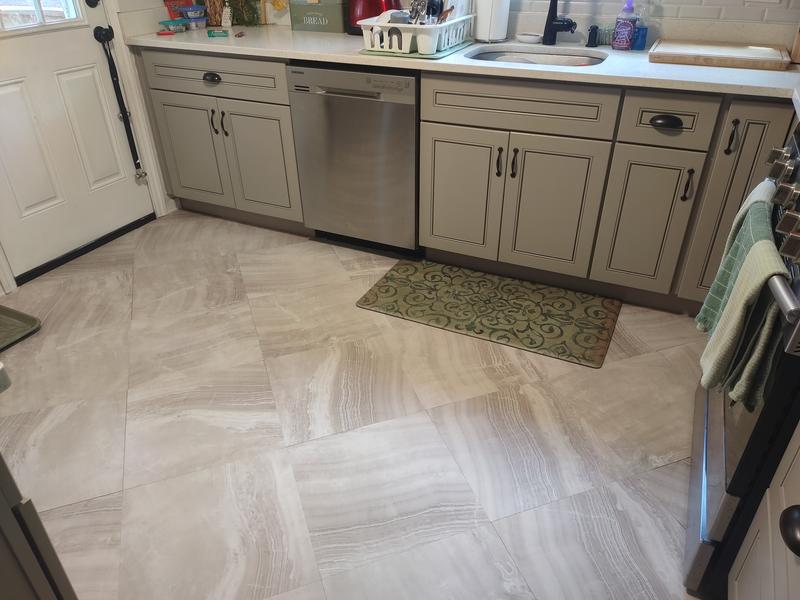 Style Selections Sorrento Marble 4-mil x 18-in W x 18-in L Groutable Water Resistant Peel and Stick Luxury Vinyl Tile Flooring