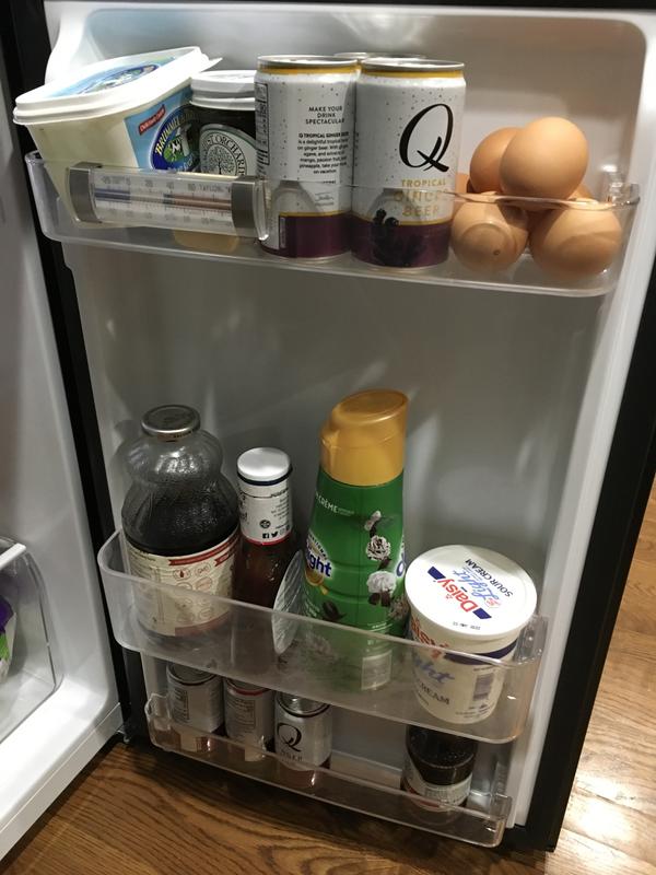 Hisense 4.4-cu ft Mini Fridge with Freezer (Black Stainless