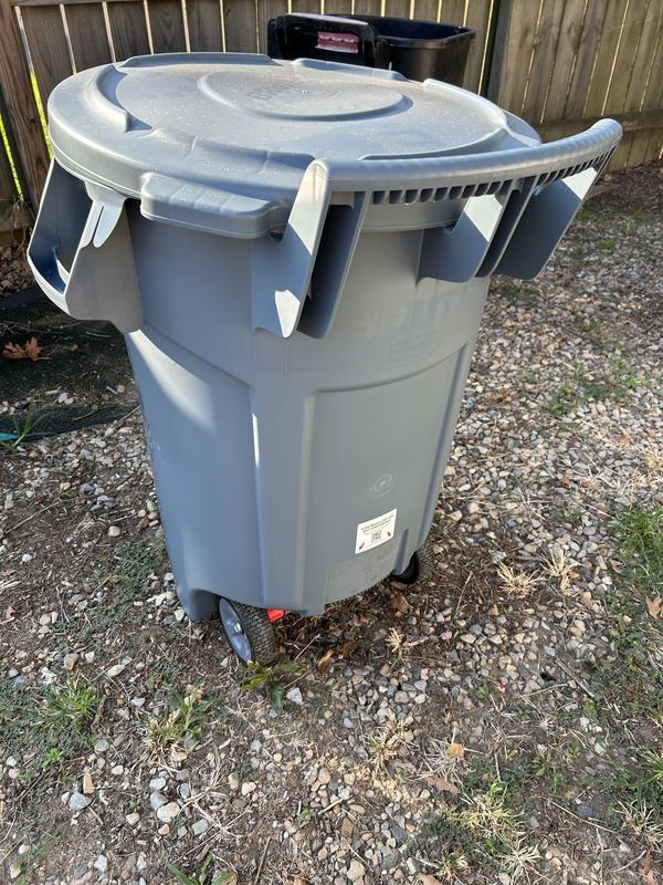 4) Large Garbage Cans - McLaughlin Auctioneers, LLC