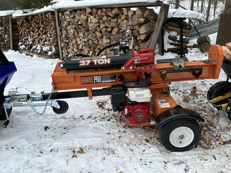 Brave 37 ton store log splitter